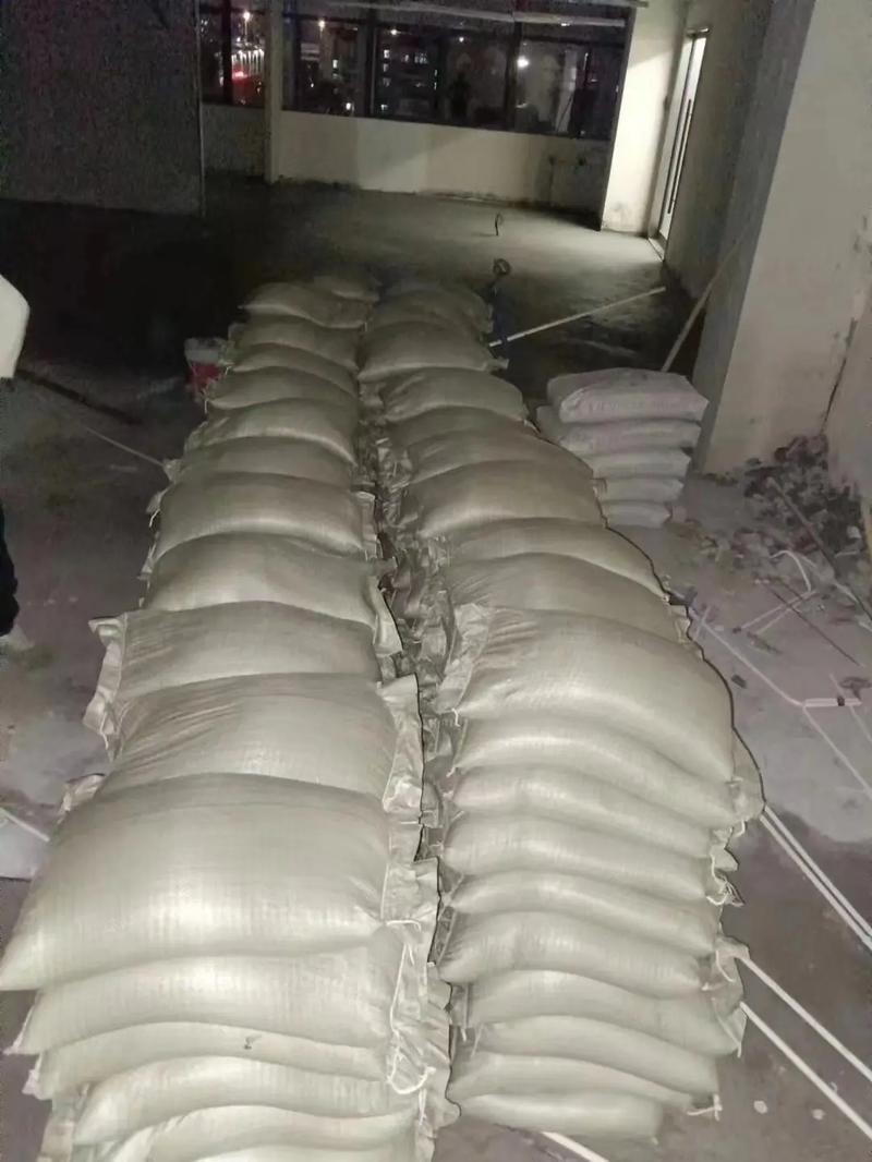 水泥黄沙配送行业动态:构建高效物流的新篇章